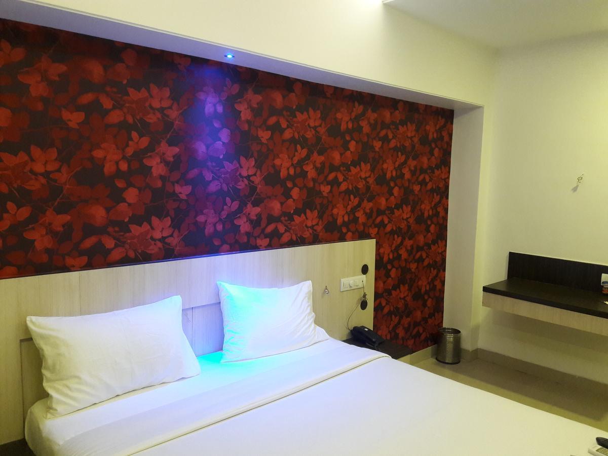 Hotel Naivedya Аурангабад Экстерьер фото